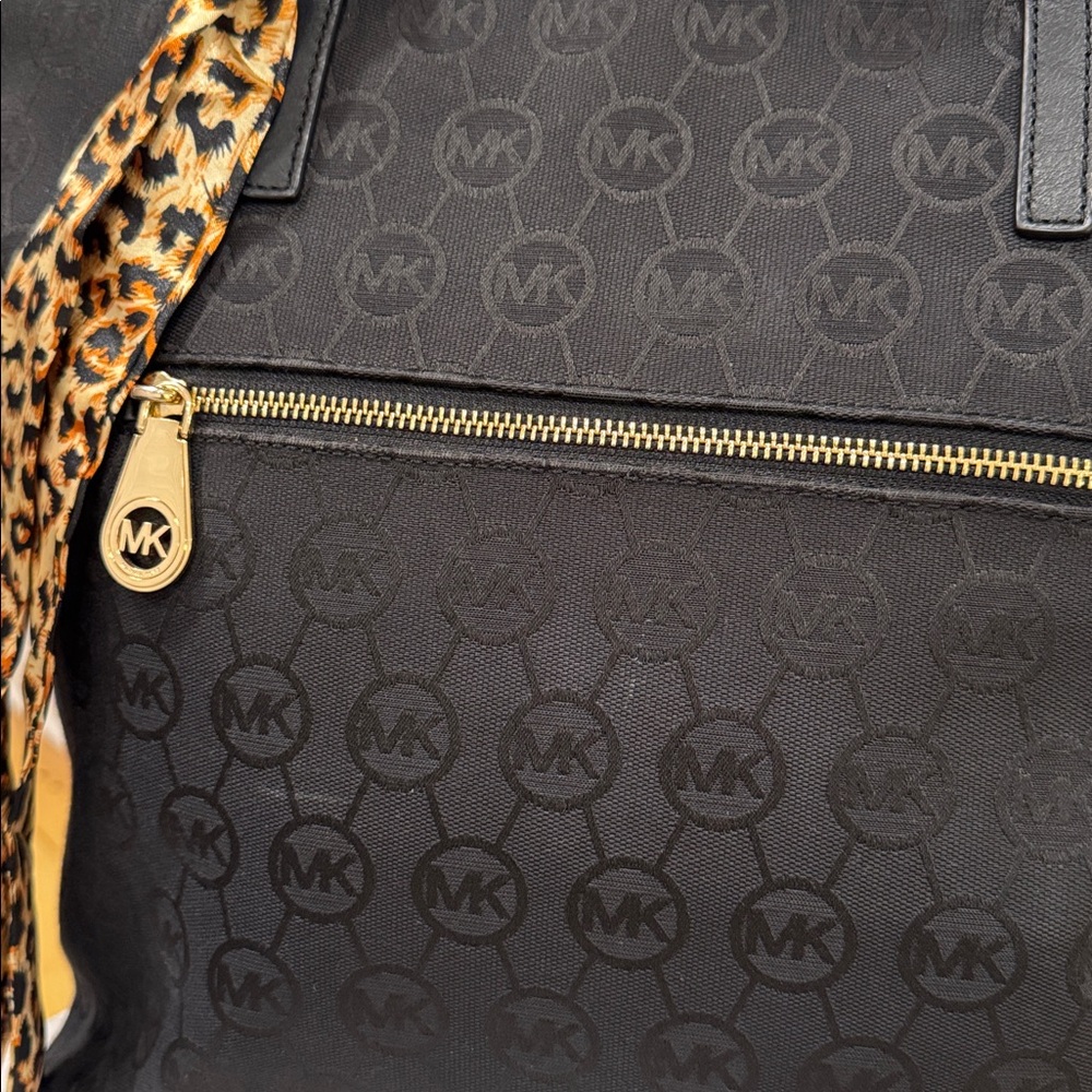 Michael Kors Bag Bennet Black Signature Logo Tote - Picture 4 of 17
